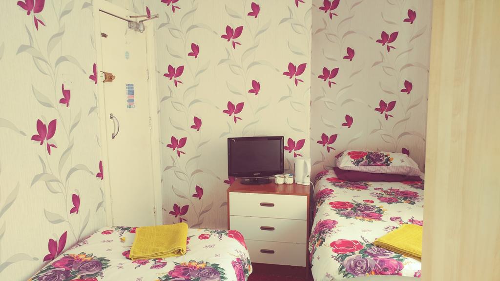 The Woodley Hotel room 4