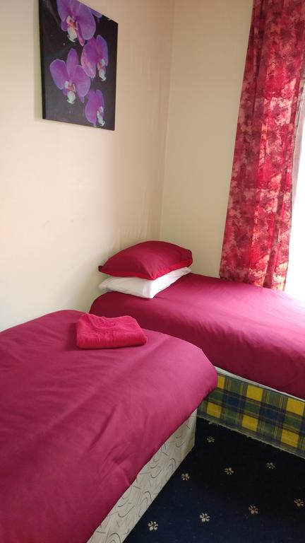 The Woodley Hotel room 6